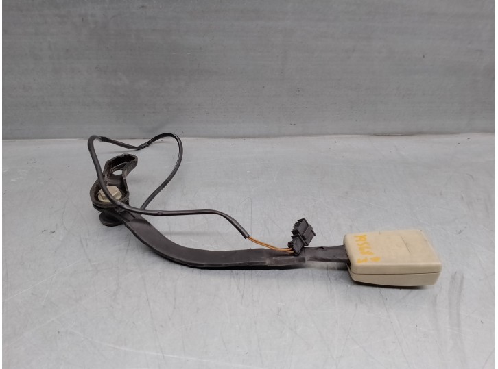 Recambio de enganche cinturon para skoda superb (3u4) 1.9 tdi referencia OEM IAM 3B1858471E DEL IZQ 4 PUERTAS