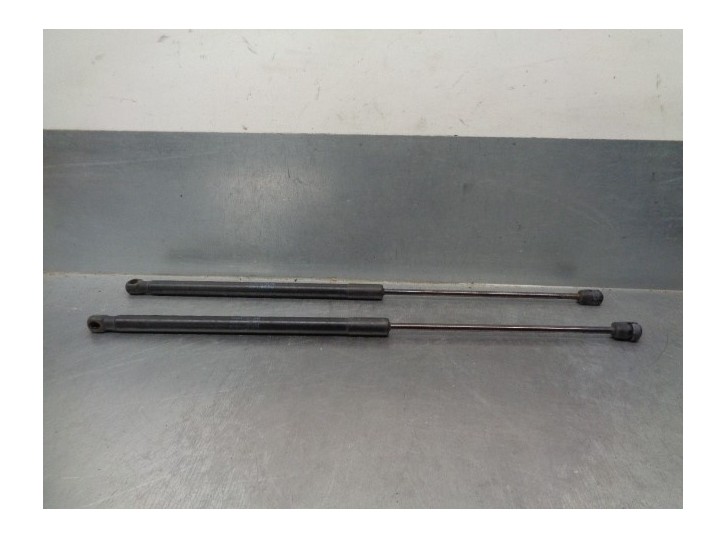 Replacement trunk / tailgate struts for Skoda Octavia Sedan (1Z3) 1.9 TDI DPF OEM IAM reference 1Z5827550 