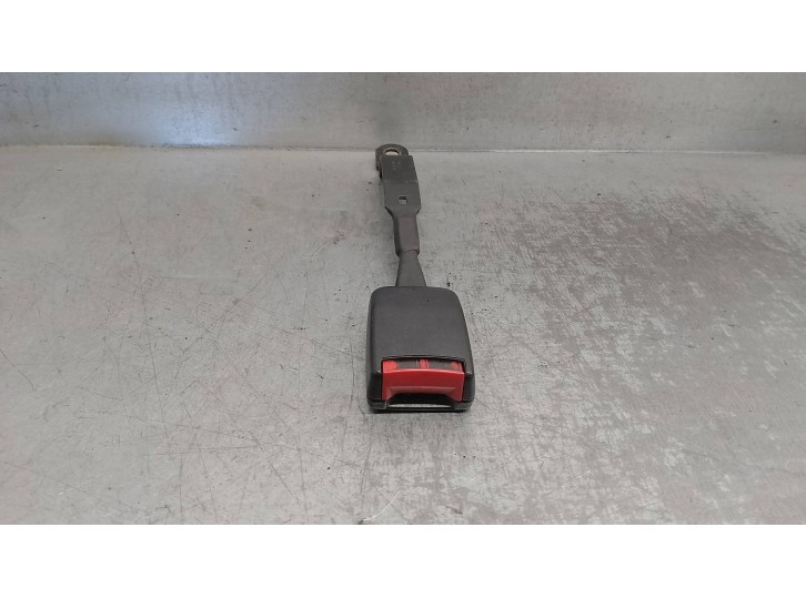 Recambio de enganche cinturon para volkswagen golf ii (191/193) 1.6 referencia OEM IAM 33012767  3 PUERTAS