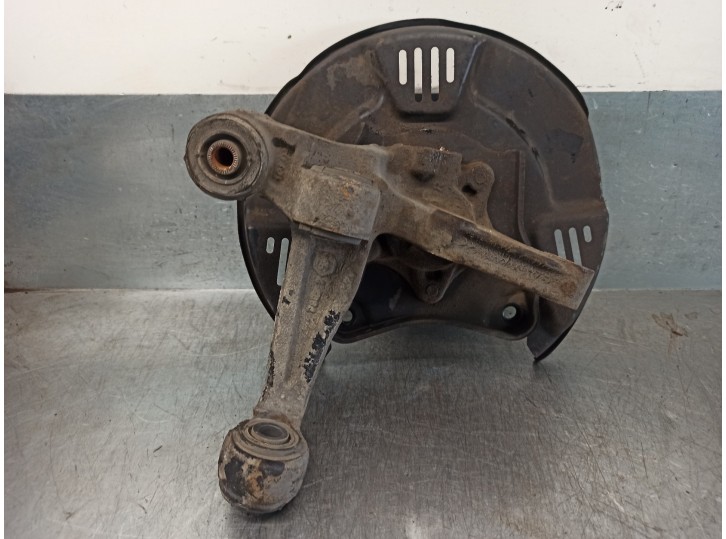 Recambio de mangueta trasera derecha para toyota avensis berlina (t 22) 1.6 16v referencia OEM IAM 4230405111  