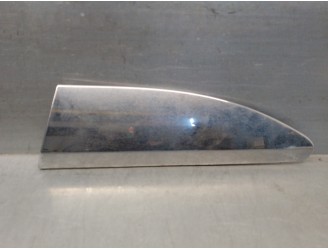 Recambio de molduras traseras para citroën ds3 1.2 12v e-thp referencia OEM IAM 9800069477  