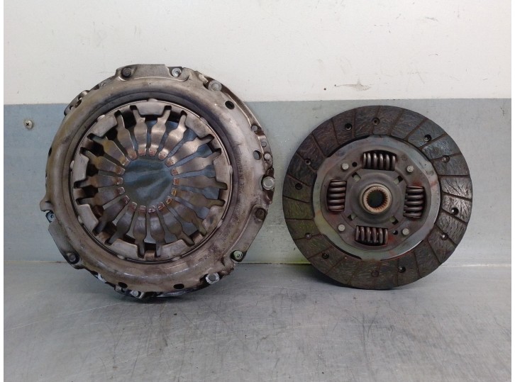 Recambio de kit embrague para renault clio iii 1.4 16v referencia OEM IAM 7711135374 193779 