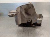 Replacement right engine mount for Renault Clio III 1.4 16V OEM IAM reference 8200269695 