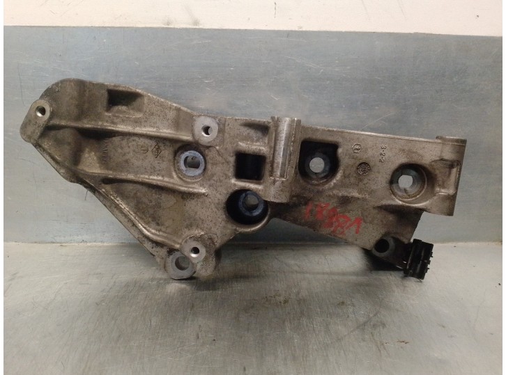 Recambio de soporte alternador para renault clio iii 1.4 16v referencia OEM IAM 8200425034 8200425034 