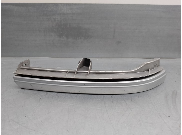 Recambio de cerquillo faro para opel zafira a elegance referencia OEM IAM 90580652 DEL DER 