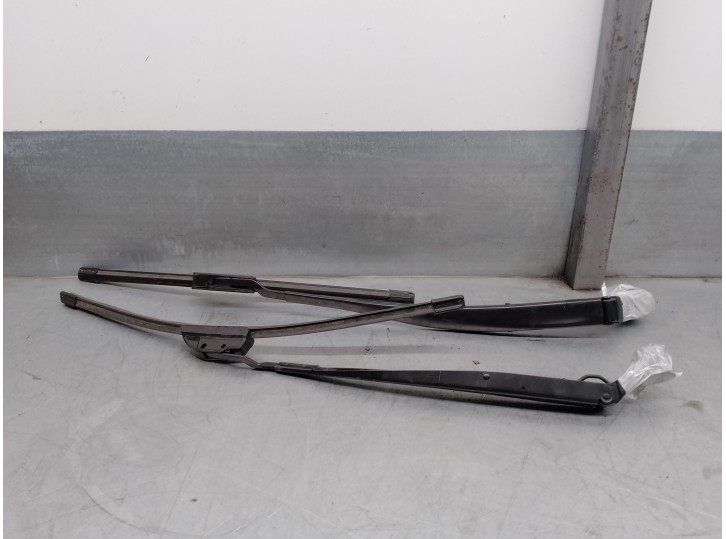 Recambio de brazo limpia delantero derecho para lexus is 200 (ds2/is2) d-cat referencia OEM IAM 8522153070  