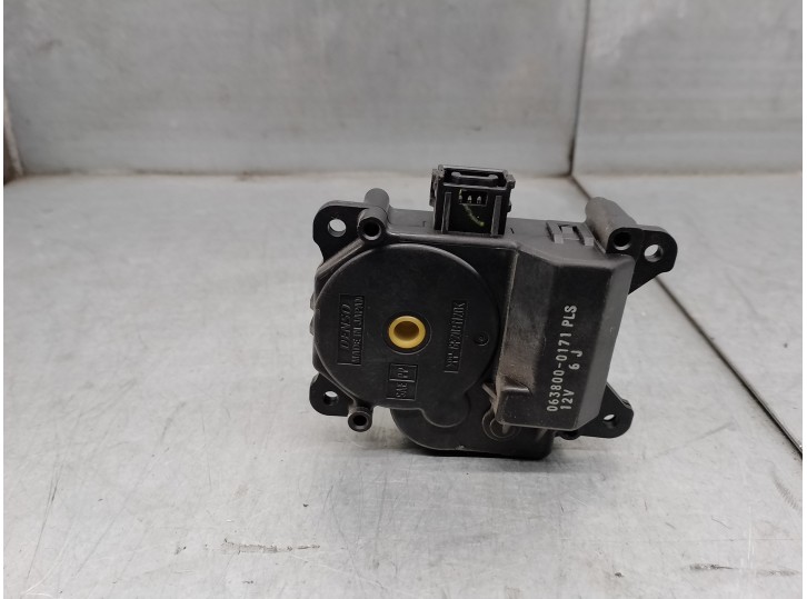 Recambio de motor calefaccion para lexus is 200 (ds2/is2) d-cat referencia OEM IAM 0638000171 TRAMPILLA 