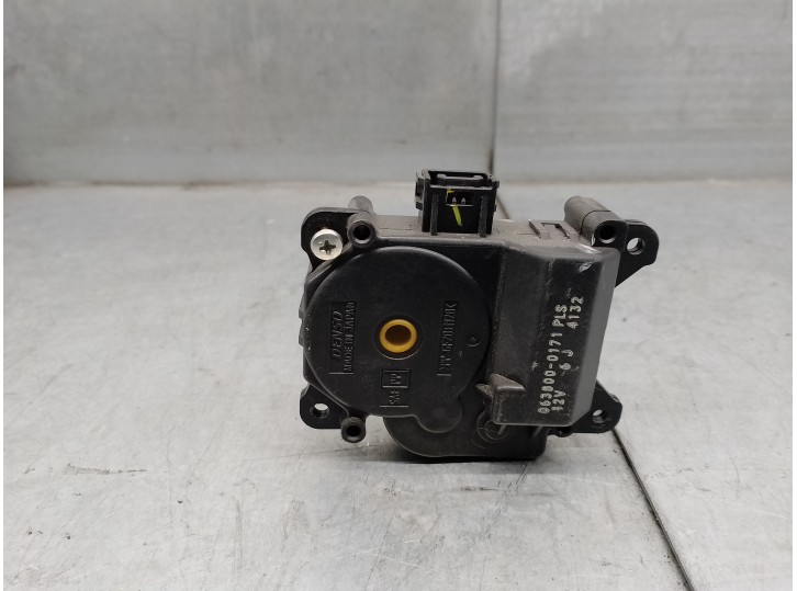 Recambio de motor calefaccion para lexus is 200 (ds2/is2) d-cat referencia OEM IAM 0638000171 TRAMPILLA 