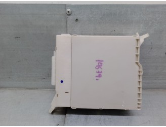 Recambio de caja reles / fusibles para lexus is 200 (ds2/is2) d-cat referencia OEM IAM 8273053050  
