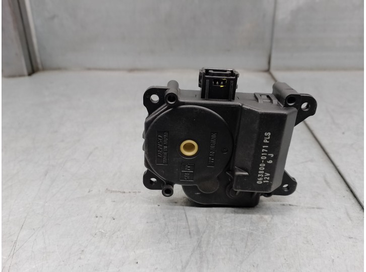 Recambio de motor calefaccion para lexus is 200 (ds2/is2) d-cat referencia OEM IAM 0638000171 TRAMPILLA 