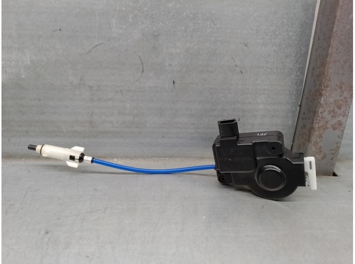 Replacement fuel tank cap motor for Lexus IS 200 (DS2/IS2) D-CAT OEM IAM reference 7703051030 