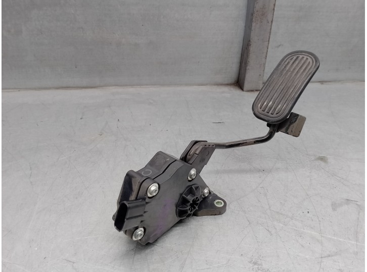 Recambio de potenciometro pedal para lexus is 200 (ds2/is2) d-cat referencia OEM IAM 7811053030 1988007241 DENSO