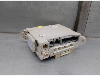 Recambio de caja reles / fusibles para lexus is 200 (ds2/is2) d-cat referencia OEM IAM 8273053022 