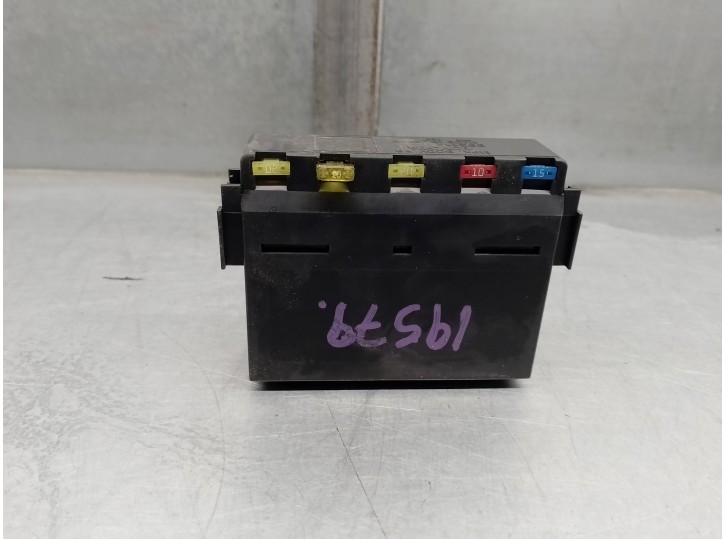 Recambio de caja reles / fusibles para lexus is 200 (ds2/is2) d-cat referencia OEM IAM 8921153020 