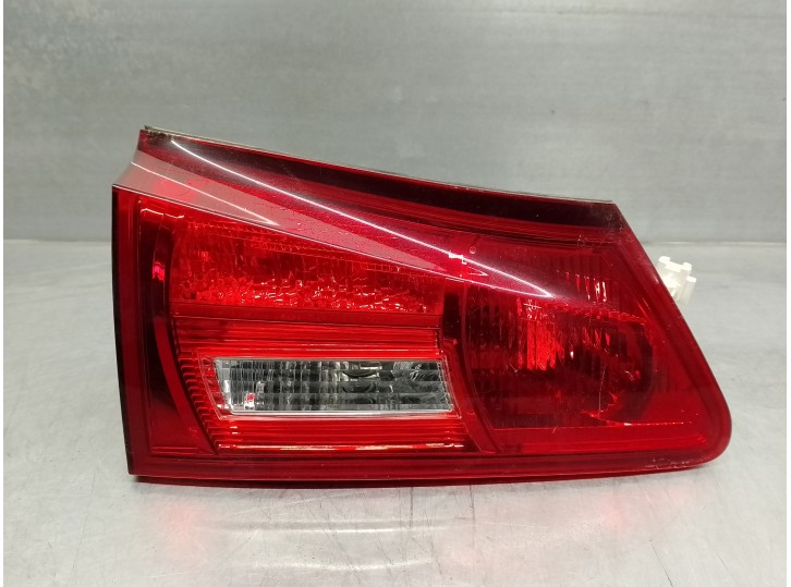 Recambio de piloto trasero izquierdo para lexus is 200 (ds2/is2) d-cat referencia OEM IAM 8159153071 DE PORTON 4 PUERTAS