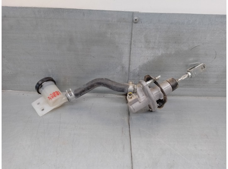 Recambio de bomba embrague para nissan 370 z (z34) 3.7 v6 cat referencia OEM IAM 30610JK00B 