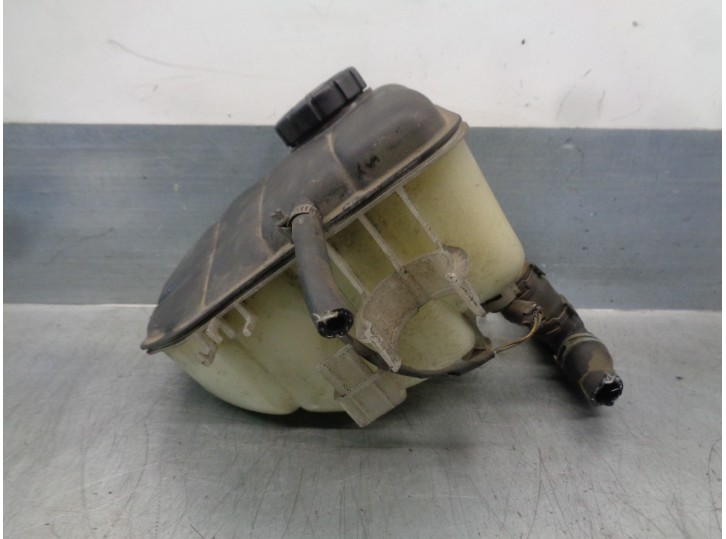 Recambio de deposito expansion para mercedes-benz clase c (w203) berlina 2.2 cdi cat referencia OEM IAM 2035000049 