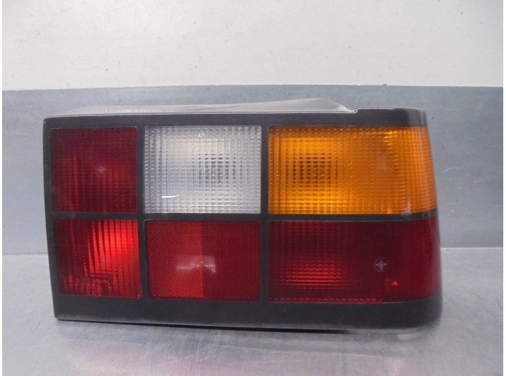 Recambio de piloto trasero derecho para volvo serie 440 1.7 referencia OEM IAM 463501  5 PUERTAS