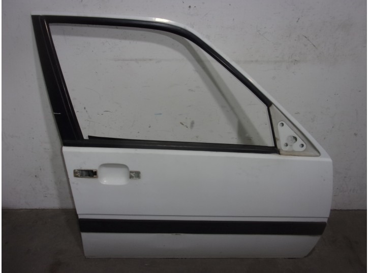 Recambio de puerta delantera derecha para volvo serie 440 1.7 referencia OEM IAM 3345182 BLANCA 5 PUERTAS