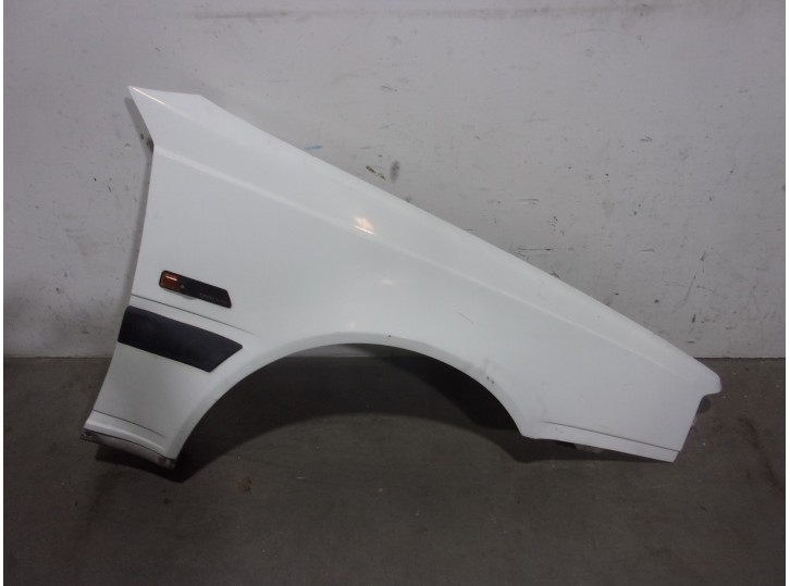 Recambio de aleta delantera derecha para volvo serie 440 1.7 referencia OEM IAM 3343280 BLANCA 