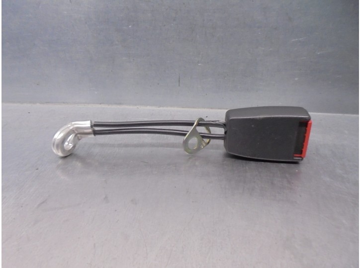 Recambio de enganche cinturon para volvo serie 440 1.7 referencia OEM IAM 463185  TRA IZQ.