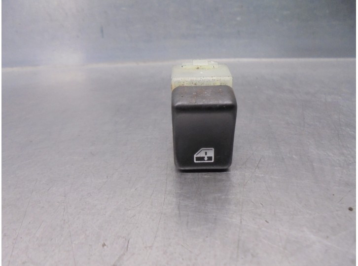 Recambio de mando elevalunas delantero derecho para volvo serie 440 1.7 referencia OEM IAM 4933986  