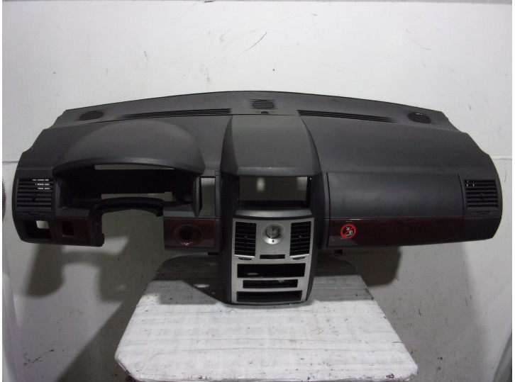 Recambio de salpicadero para chrysler grand voyager lx referencia OEM IAM 68029743AA NEGRO 