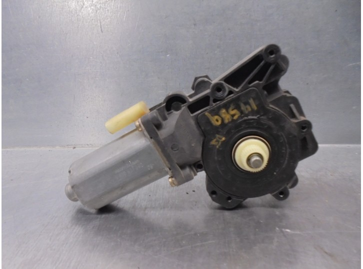 Recambio de motor elevalunas delantero izquierdo para ford fiesta berlina (dx) 1.25 16v cat referencia OEM IAM 0130821682 2 PINE