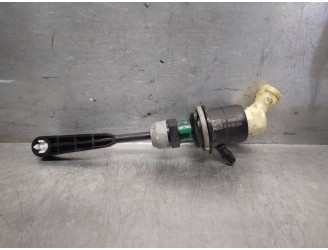 Recambio de bomba embrague para dacia sandero ii 1.5 blue dci diesel fap cat referencia OEM IAM 306100394R  