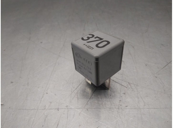 Recambio de rele para audi a6 berlina (4b2) 2.5 v6 24v tdi referencia OEM IAM 8D0951253  