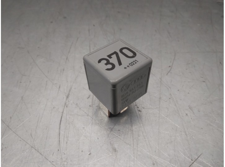 Recambio de rele para audi a6 berlina (4b2) 2.5 v6 24v tdi referencia OEM IAM 8D0951253  