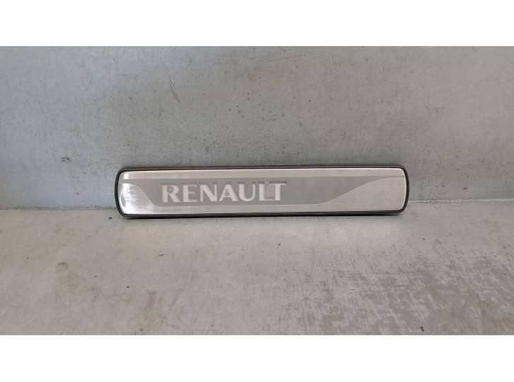 Recambio de moldura para renault talisman 1.6 tce energy referencia OEM IAM 8002010R DERECHA 