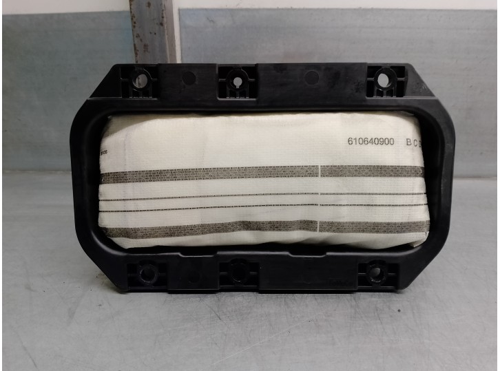 Replacement front right airbag for Volvo V60 Kombi 2.0 Diesel CAT OEM IAM reference 616289100C 