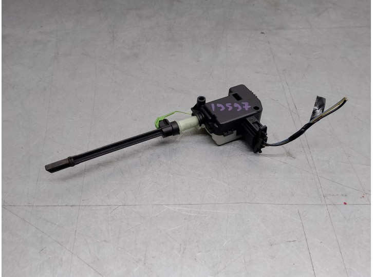 Replacement fuel tank cap motor for Volvo V60 Kombi 2.0 diesel cat OEM IAM reference 86113136 