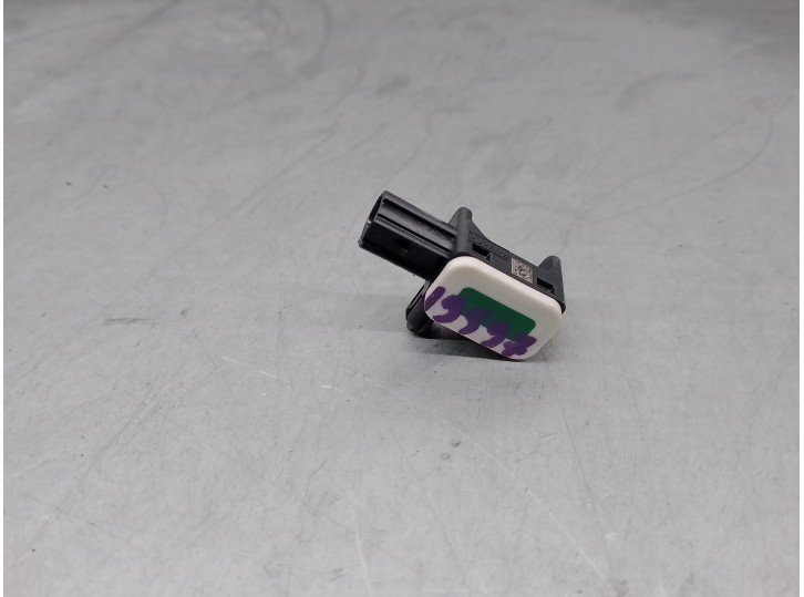 Recambio de sensor airbag para volvo v60 kombi 2.0 diesel cat referencia OEM IAM 8V4T14B006AA 