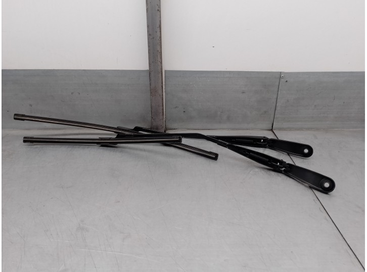 Recambio de brazo limpia delantero derecho para volvo v60 kombi 2.0 diesel cat referencia OEM IAM 30753505 30753504 