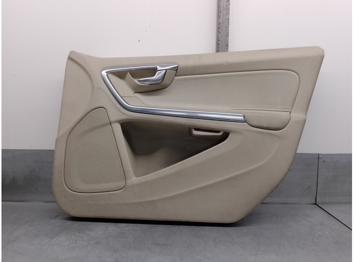 Recambio de guarnecido puerta delantera derecha para volvo v60 kombi 2.0 diesel cat referencia OEM IAM 8635860 5 PUERTAS