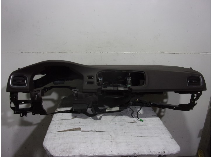 Replacement dashboard for Volvo V60 Kombi 2.0 diesel cat OEM IAM reference 39826873 DARK BROWN 