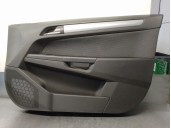 Recambio de guarnecido puerta delantera derecha para opel astra h berlina 1.6 16v referencia OEM IAM 13153882 