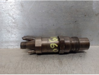 Replacement injector for Volkswagen Golf III sedan (1H1) 1.9 turbodiesel CAT (AAZ) OEM IAM reference 028130201B KCA27S77 BOS