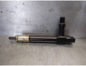 Recambio de inyector para mazda 323 berlina f/s (bj) 2.0 turbodiesel referencia OEM IAM RF2A13H50 