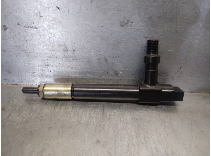 Recambio de inyector para mazda 323 berlina f/s (bj) 2.0 turbodiesel referencia OEM IAM RF2A13H50 