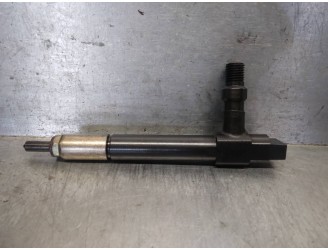 Recambio de inyector para mazda 323 berlina f/s (bj) 2.0 turbodiesel referencia OEM IAM RF2A13H50 