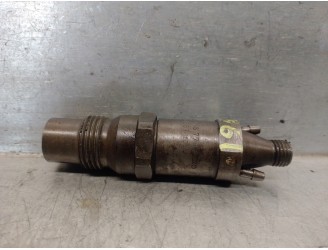 Replacement injector for Volkswagen Golf III Sedan (1H1) 1.9 turbodiesel cat (AAZ) OEM IAM reference 028130201B KCA27S77 BOS