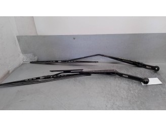Recambio de brazo limpia delantero derecho para mazda 323 berlina f/s (bj) 2.0 turbodiesel referencia OEM IAM BJ0F67330  