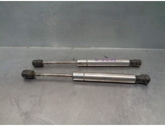 Replacement boot / tailgate struts for Volkswagen Bora Saloon (1J2) 1.9 TDI OEM IAM reference 3B5827550E 