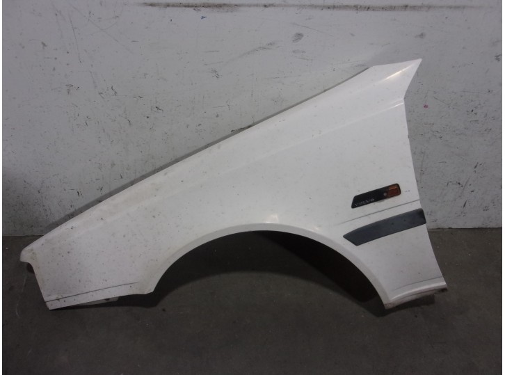 Recambio de aleta delantera izquierda para volvo serie 460 1.9 turbodiesel referencia OEM IAM 4806853 BLANCA 