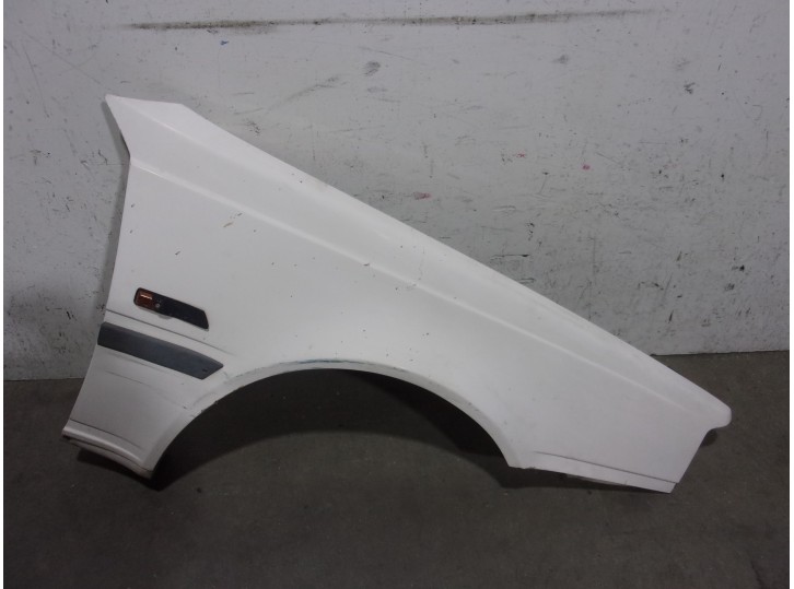 Replacement front right fender for Volvo 460 Series 1.9 turbodiesel OEM IAM reference 4806854 BLANCA 