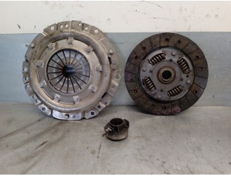 Replacement clutch kit for Volvo series 460 1.9 turbodiesel OEM IAM reference 3211794 120019710 LUK