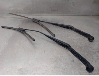 Recambio de brazo limpia delantero derecho para audi a6 berlina (4b2) 2.4 v6 30v cat (bdv) referencia OEM IAM 4B1955408A 